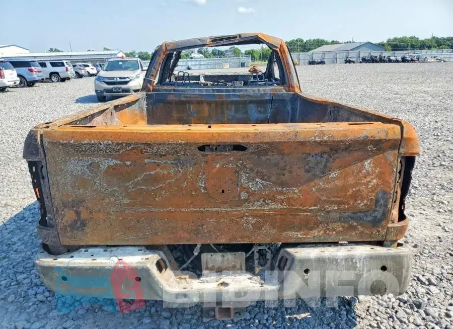 3C63R3GL4JG330104 Photo# 6