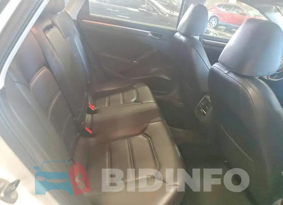 1VWGT7A31HC011281 Photo# 10