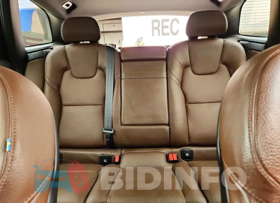 YV4102RK4M1758084 Photo# 10