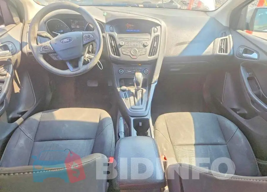 1FADP3F22JL201542 Photo# 8