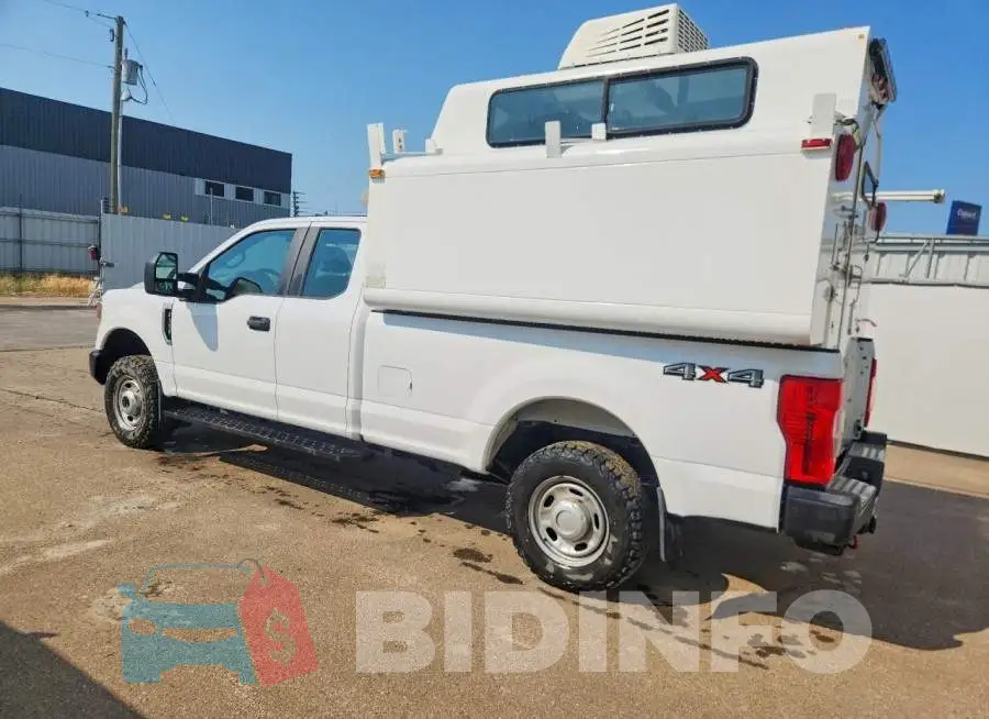 1FT8X3B60MED32563 Photo# 2