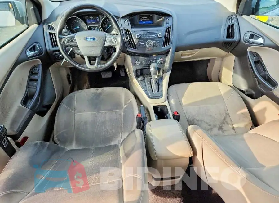 1FADP3F28JL290890 Photo# 8