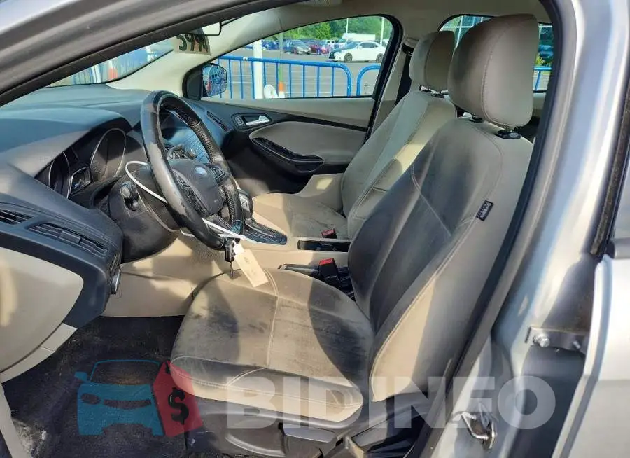 1FADP3F28JL290890 Photo# 7