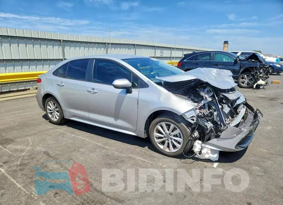 JTDBCMFE7T3114235 Photo# 4