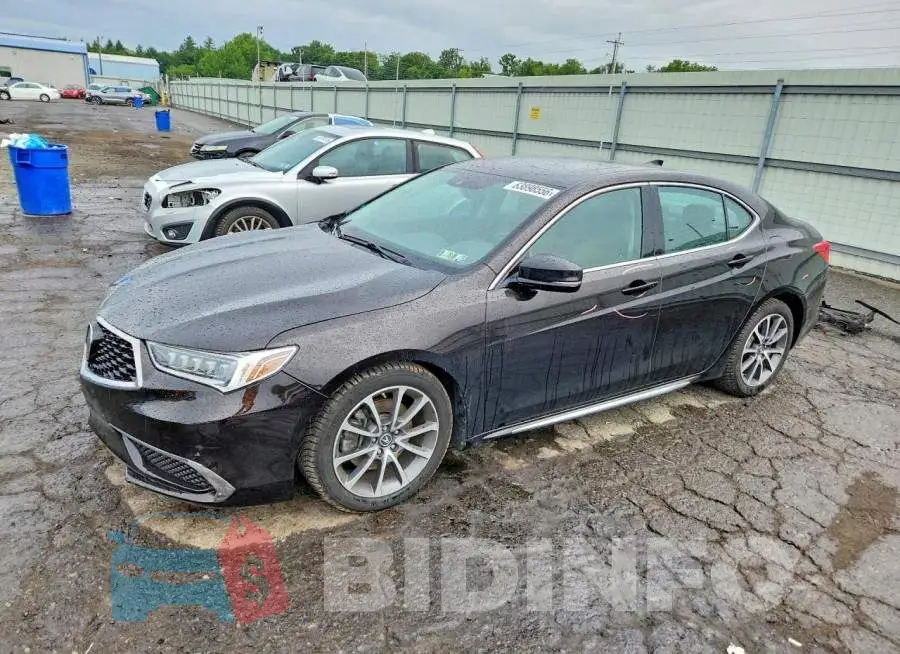 19UUB2F53JA002901 Photo# 1