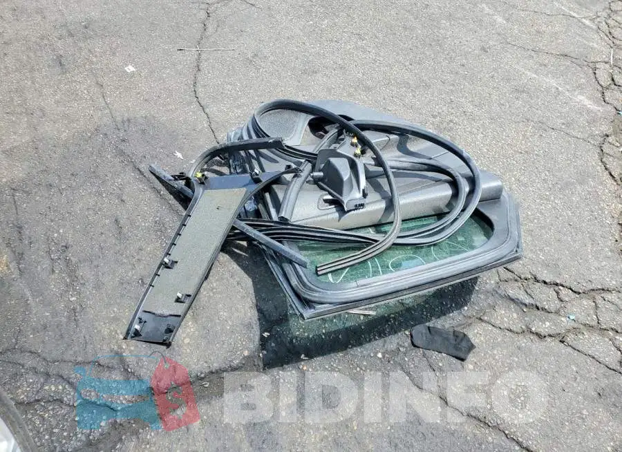 1FADP3F24JL271091 Photo# 12