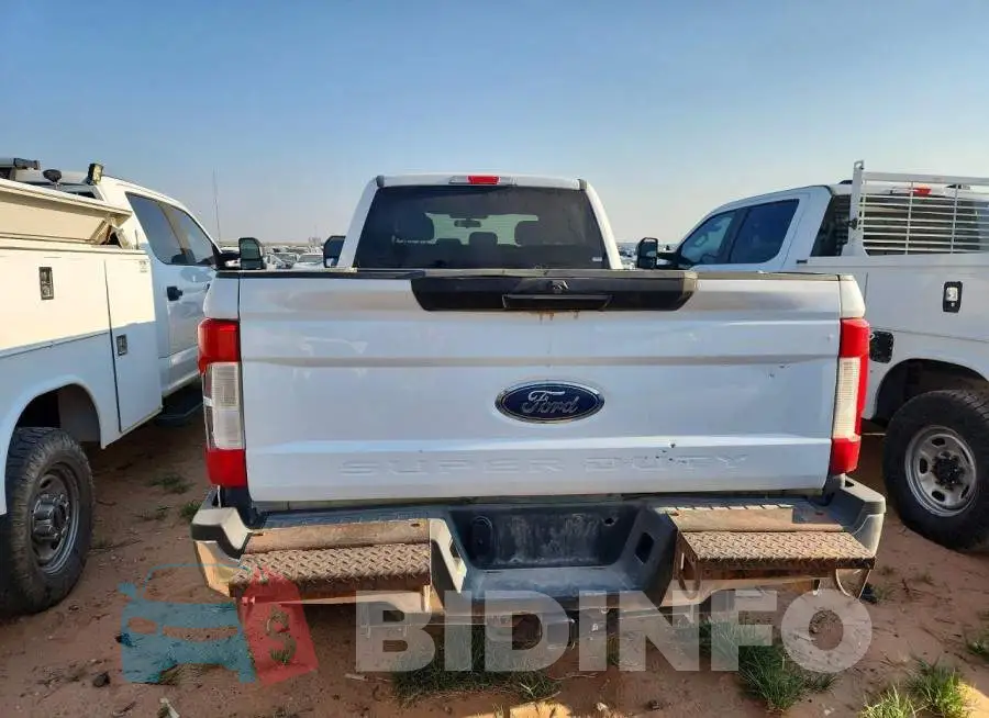 1FT8W3B68JEC18096 Photo# 6