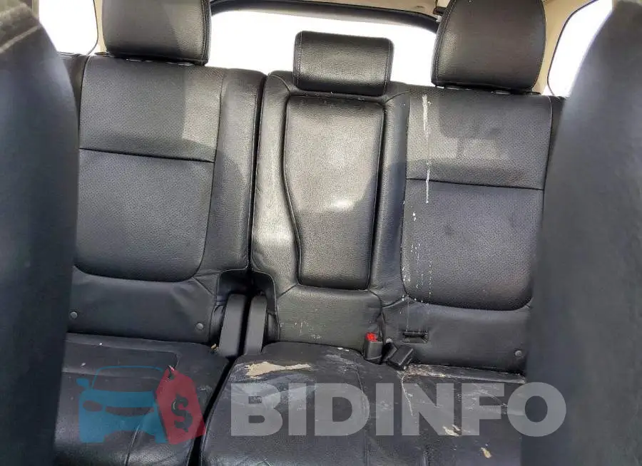 JA4AD3A35JZ000585 Photo# 10