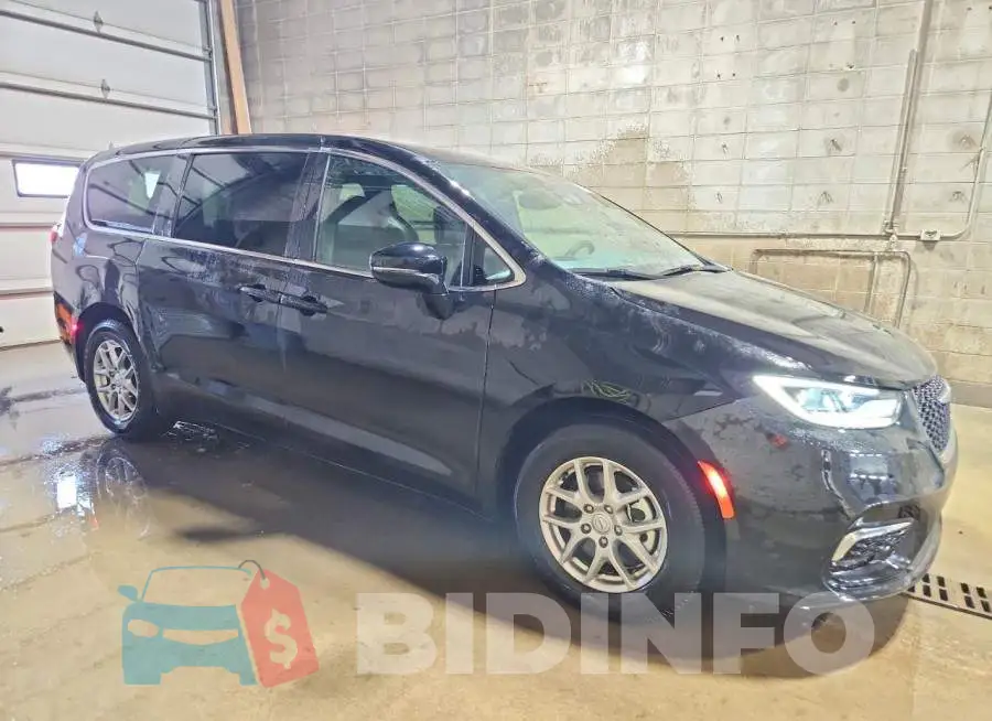 2C4RC1BG7TR180196 Photo# 4