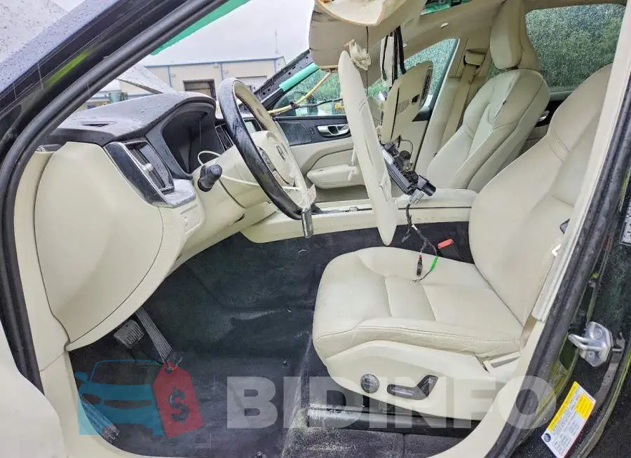 LYV102RK6KB242186 Photo# 7