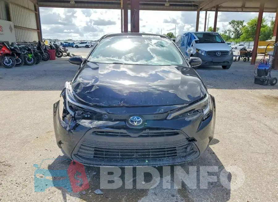 JTDBCMFE2S3108437 Photo# 5