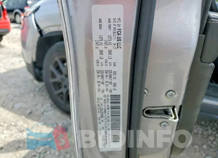 1C4PJLCB5JD533885 Photo# 12
