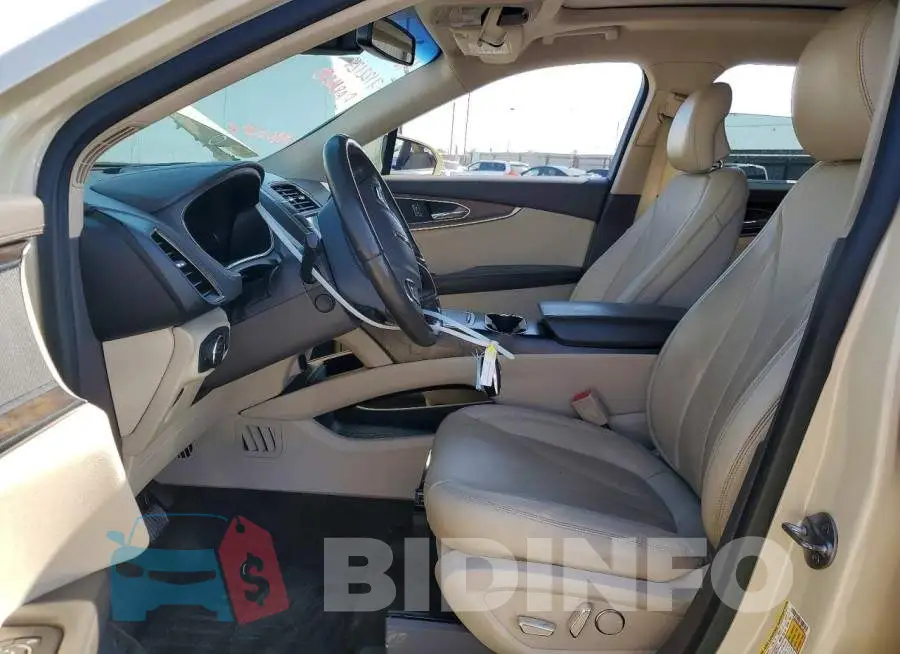 2LMPJ6LR3JBL40817 Photo# 7