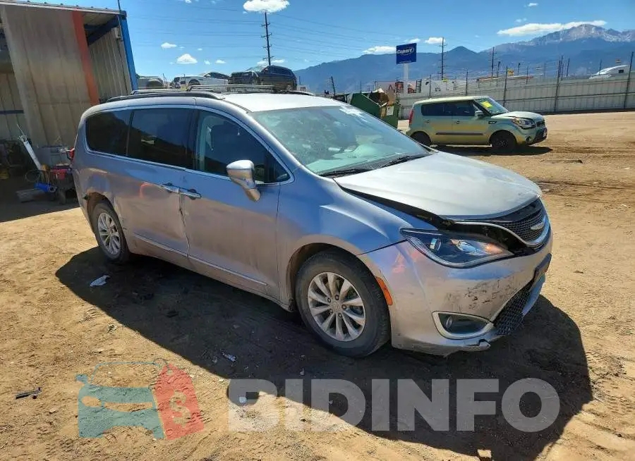 2C4RC1BG4HR569482 Photo# 4