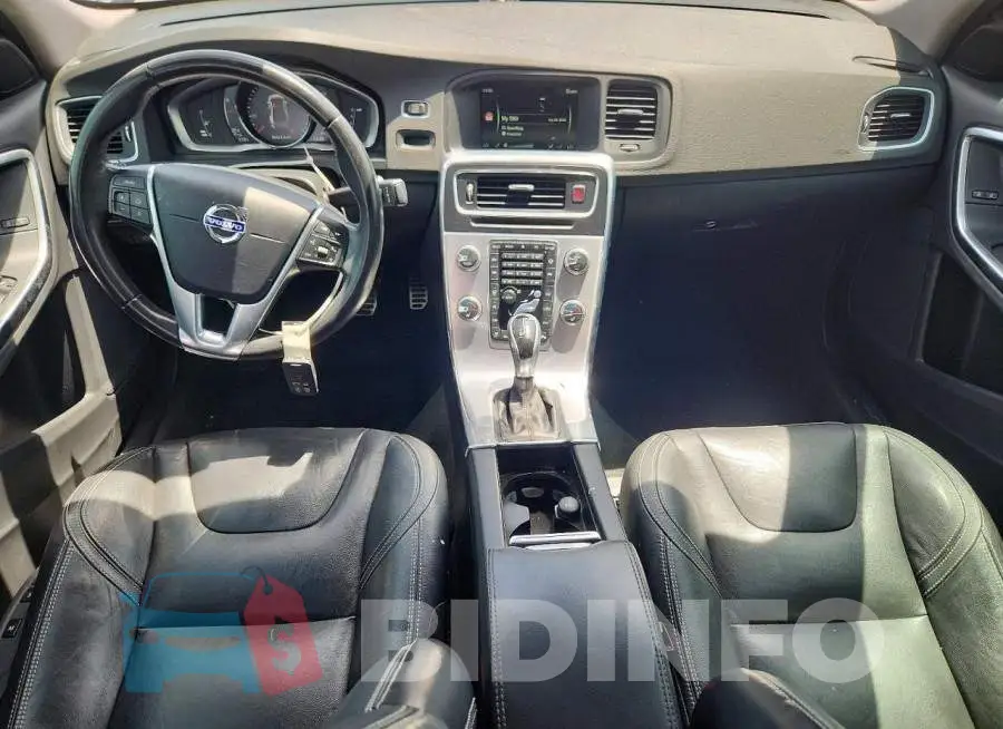 YV126MFL3H2435105 Photo# 8