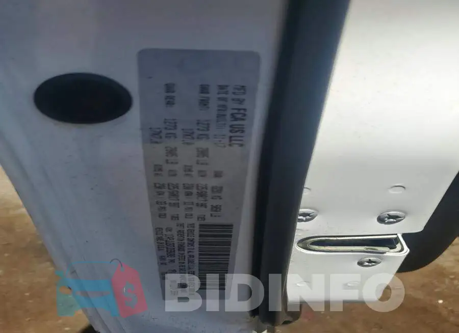 1C4PJLCB7JD590203 Photo# 13