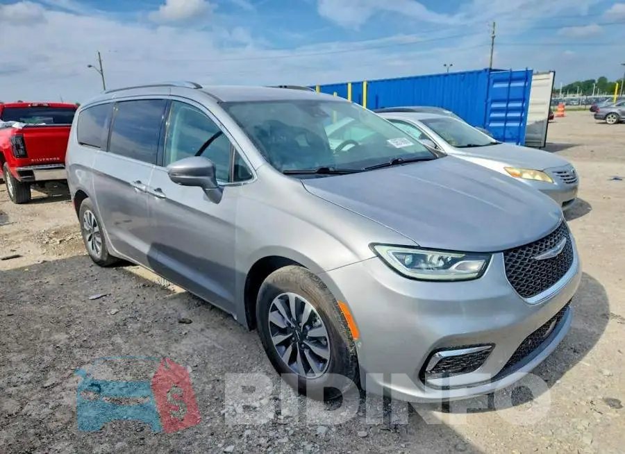 2C4RC1L7XMR594024 Photo# 4