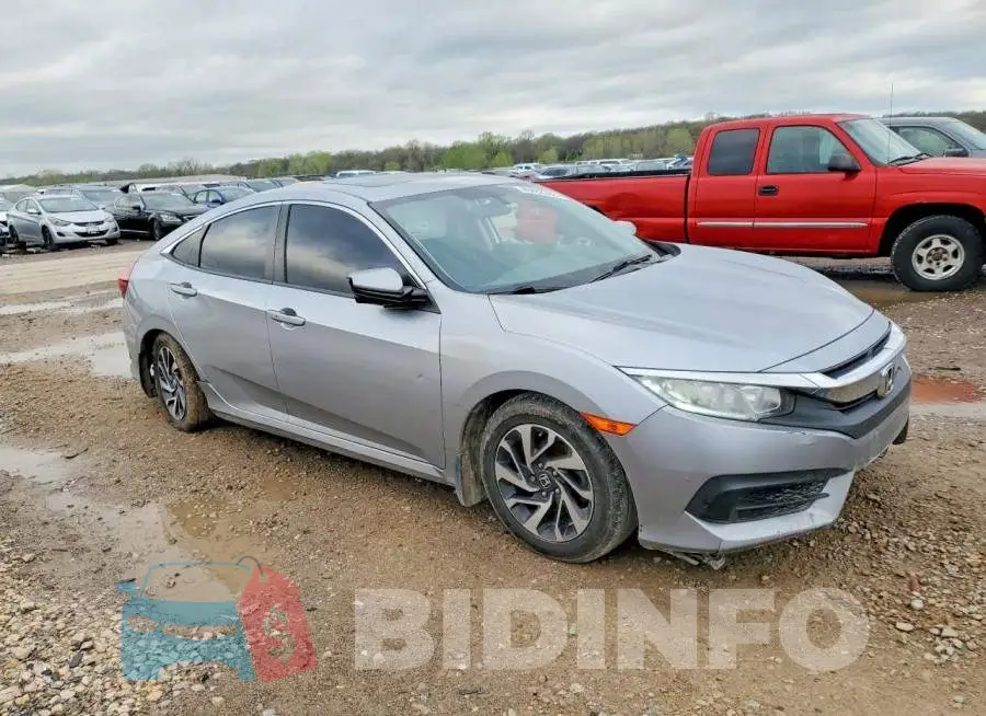 19XFC2F72HE001462 Photo# 4