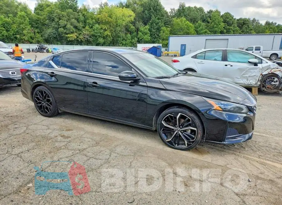 1N4BL4CV9PN350678 Photo# 4