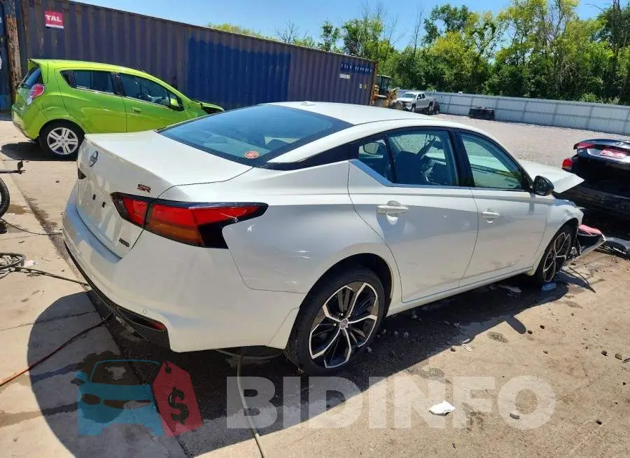1N4BL4CWXRN353147 Photo# 3