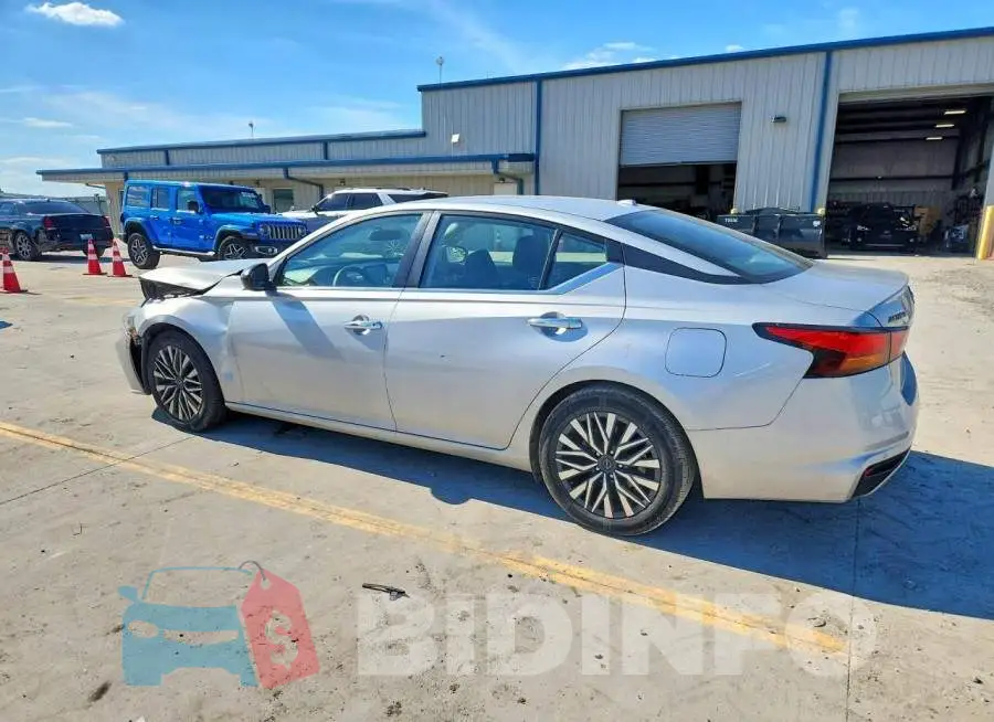 1N4BL4DV7RN392557 Photo# 2