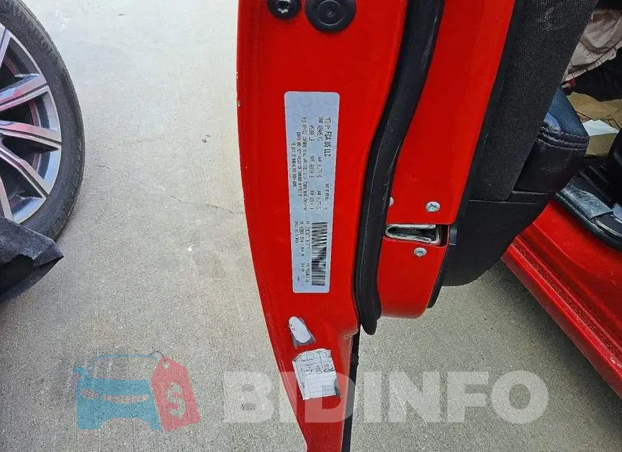 2C3CDXCT1JH155772 Photo# 13