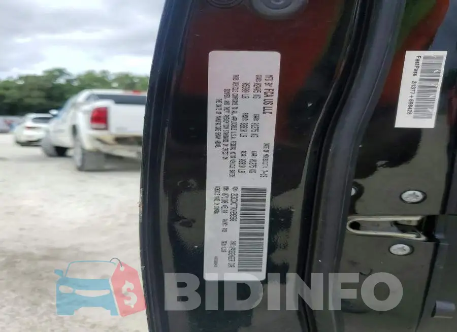 2C3CDXCT7KH692566 Photo# 13