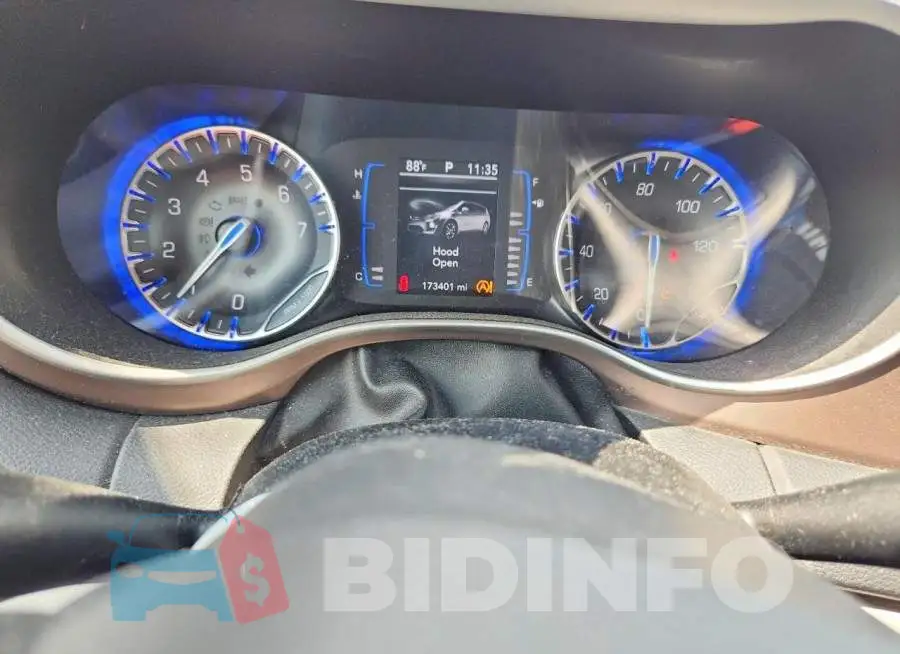2C4RC1CG4JR292174 Photo# 9