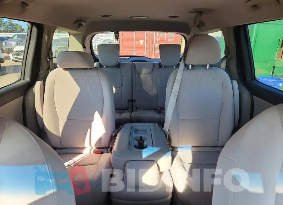 KNDMB5C17H6341353 Photo# 10