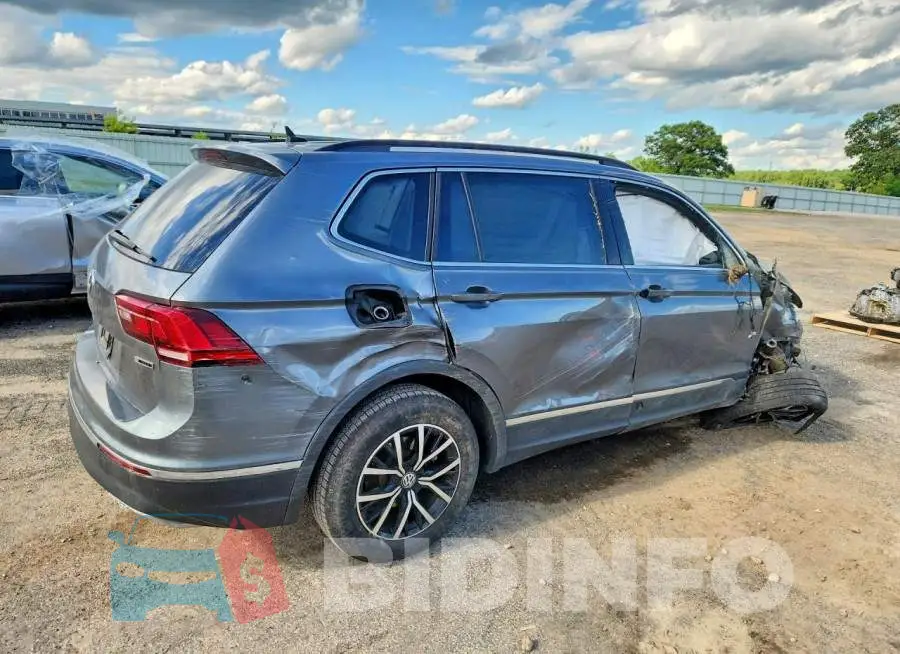 3VV2B7AX6MM044032 Photo# 3