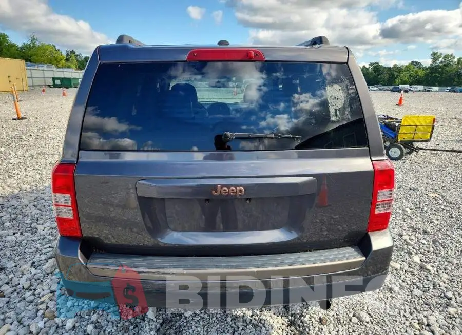 1C4NJPBB2HD201882 Photo# 6