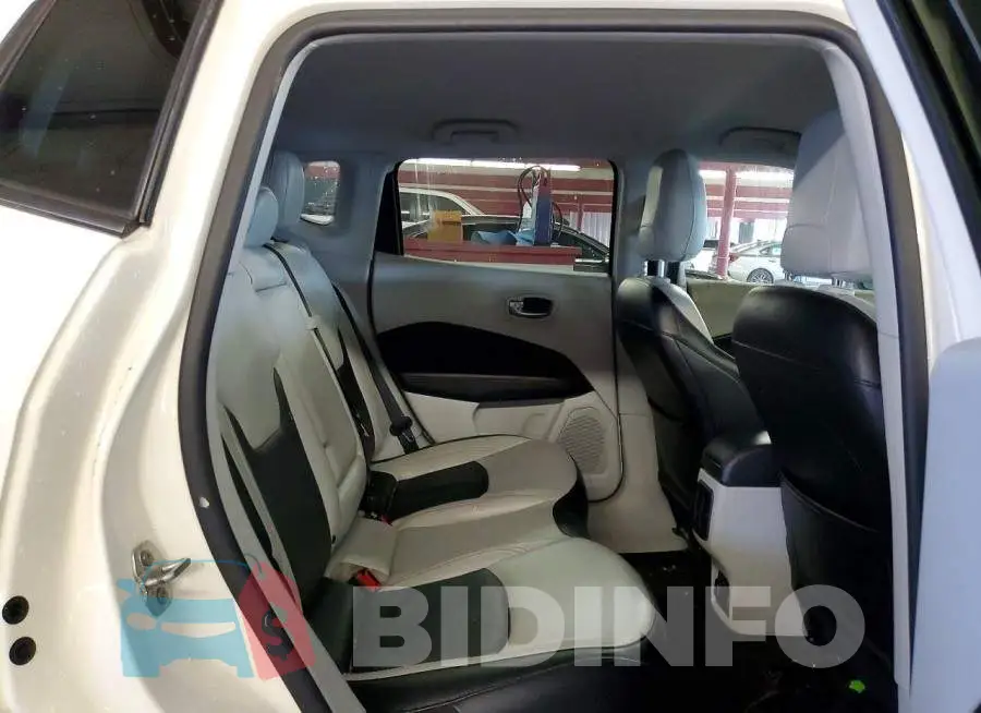 3C4NJDCBXLT155850 Photo# 11