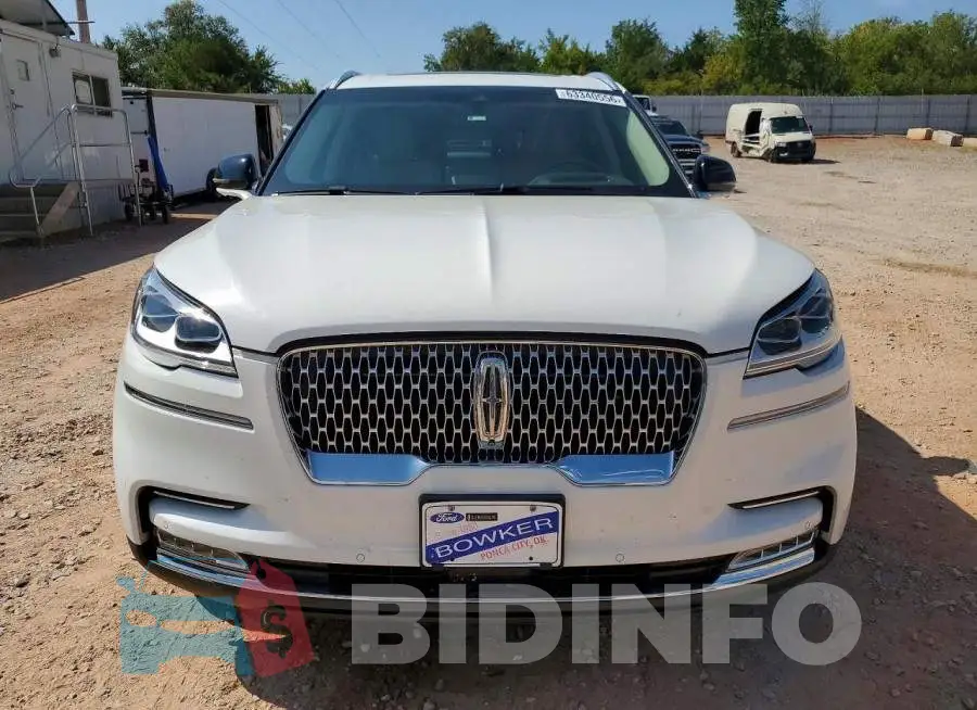 5LM5J7XC9LGL01608 Photo# 5