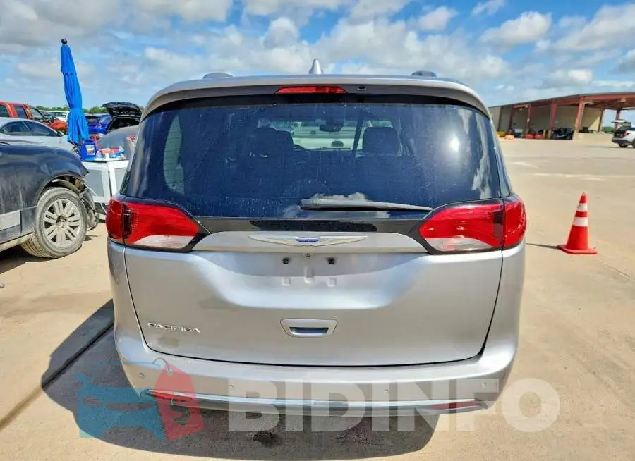 2C4RC1EG1JR350433 Photo# 6