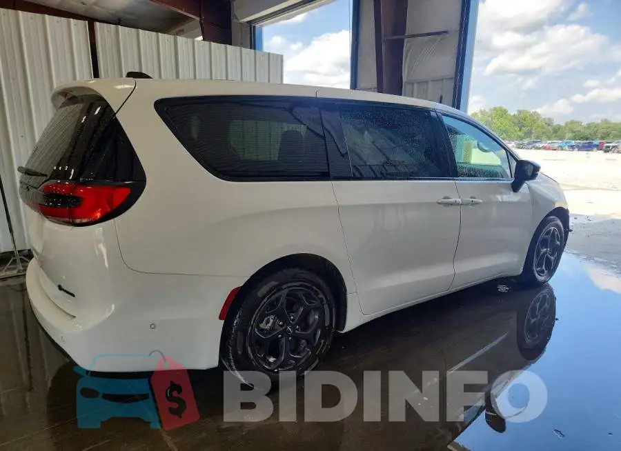2C4RC1S76RR181168 Photo# 3