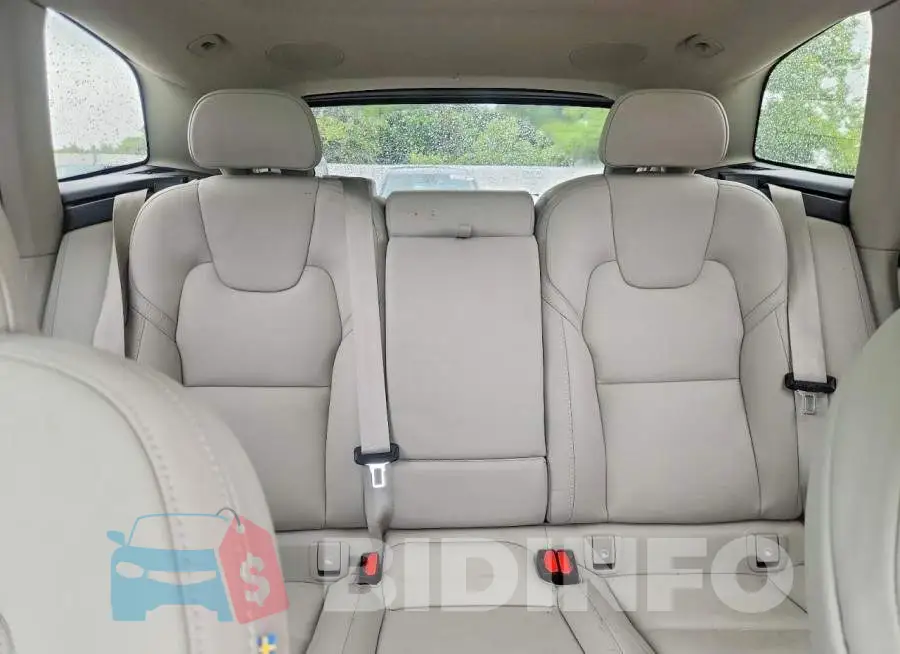 YV4M12RM8T1417491 Photo# 10