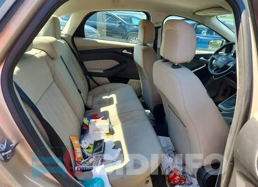 1FADP3F24HL212312 Photo# 10