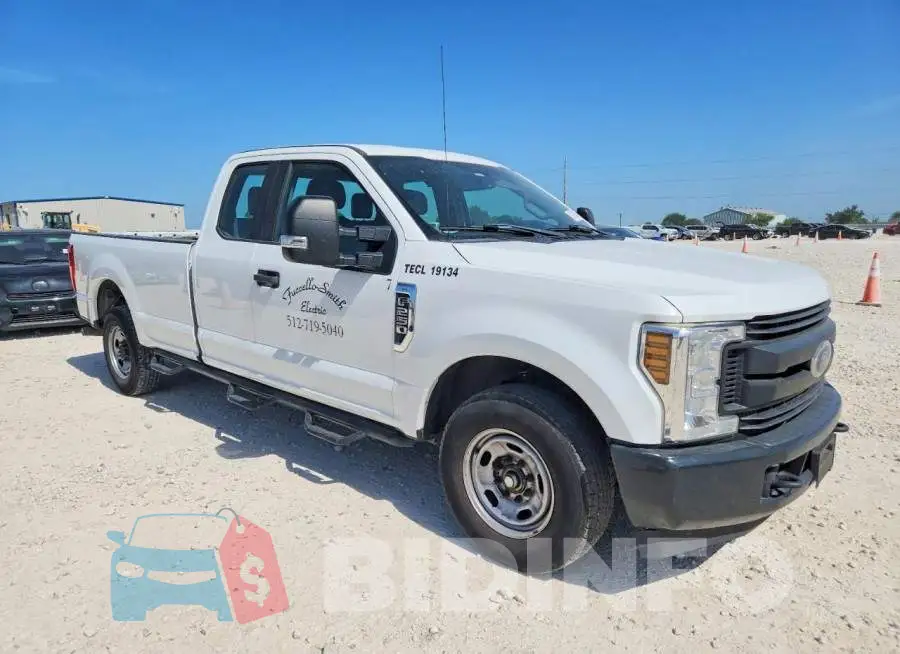 1FT7X2A67KED15117 Photo# 4