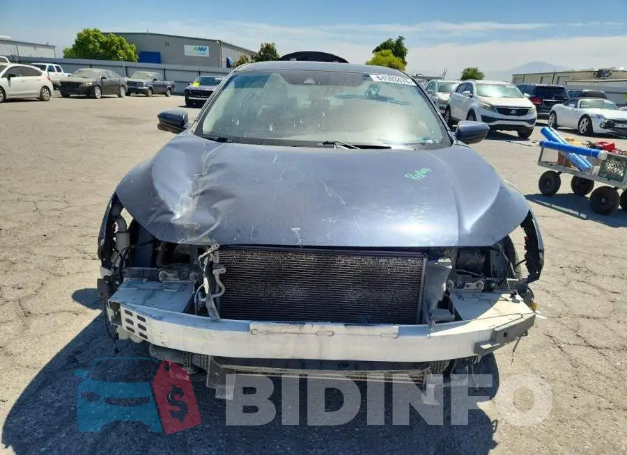 19XFC1F37KE204393 Photo# 5