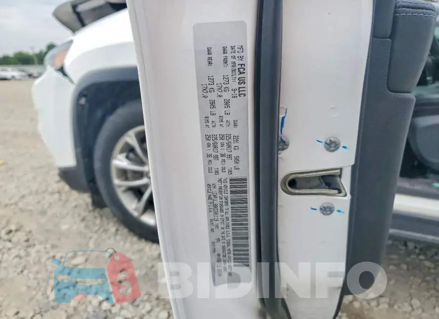 1C4PJLLB8KD301119 Photo# 13