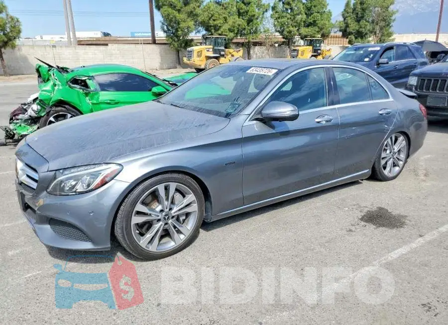 55SWF4HB8JU259634 Photo# 1