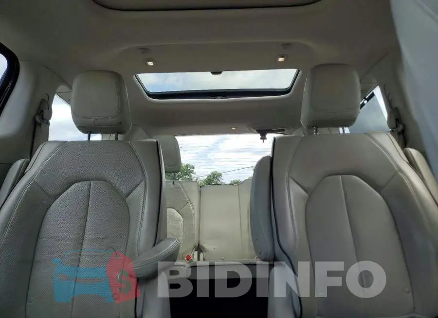 2C4RC1N79HR689581 Photo# 10