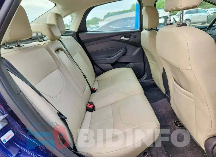 1FADP3J29HL258225 Photo# 10