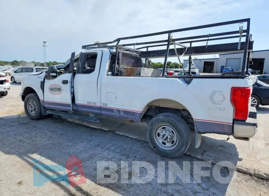 1FT7X2B60NEF33807 Photo# 2