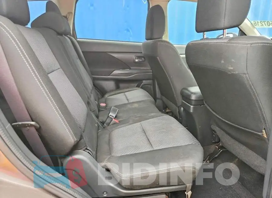JA4AD2A30JZ048800 Photo# 11