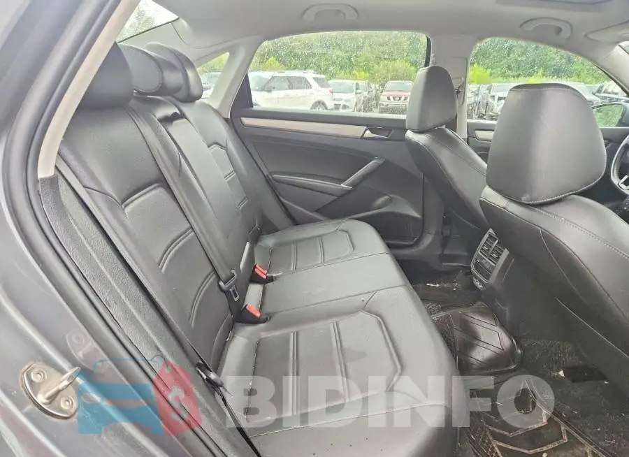 1VWSA7A36MC003137 Photo# 10