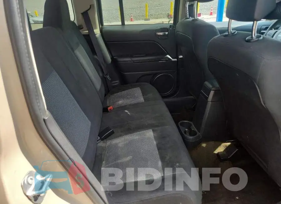 1C4NJRBB3HD181525 Photo# 11