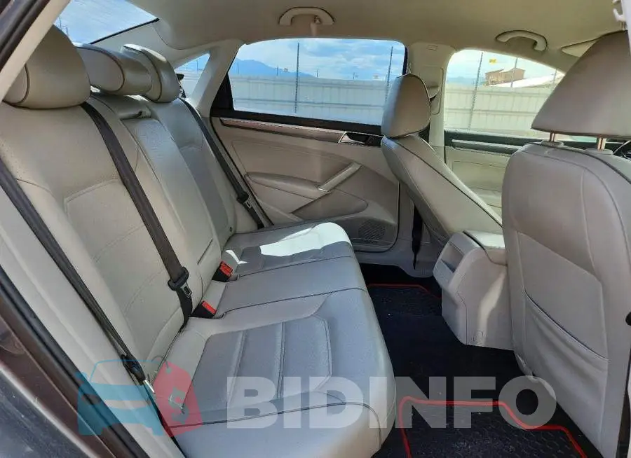 1VWDT7A36HC044148 Photo# 10