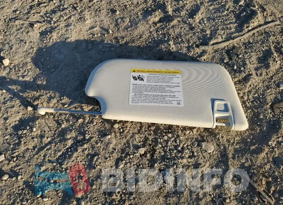 1FADP3F21JL224083 Photo# 12