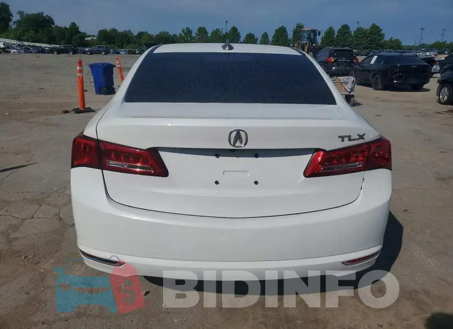 19UUB1F39JA006668 Photo# 6